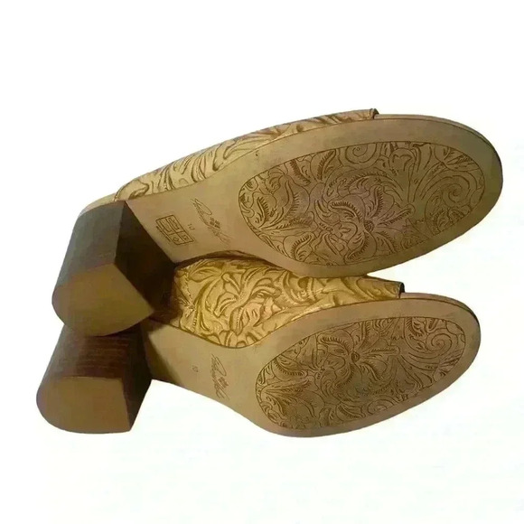 Patricia Nash Shelli Tooled Brown Leather Floral Pattern  Slip On Sandals 10 - Picture 6 of 12